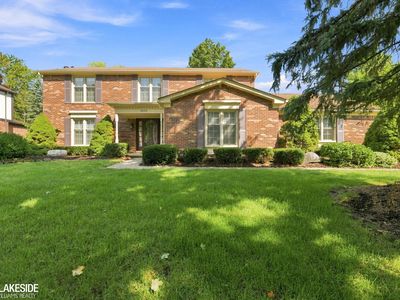 46100 Amesbury Dr