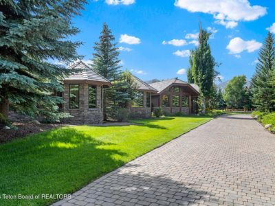 135 Huckleberry Dr