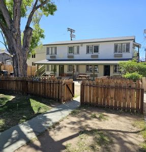 461 High St
