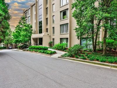 2769 Peachtree Rd NE APT 9