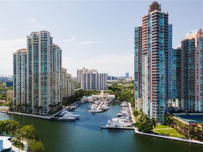 3330 NE 190th St APT 2010