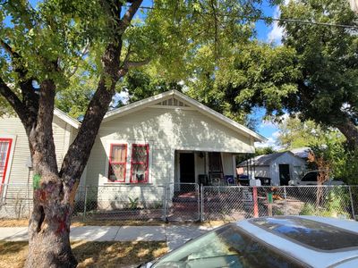 1825 El Paso