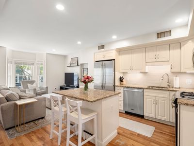 314 W 4th St #3