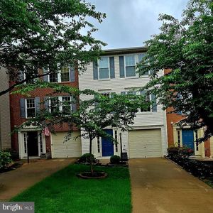 109 Shirley Sq SE