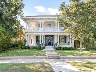 1323 Dauphin St