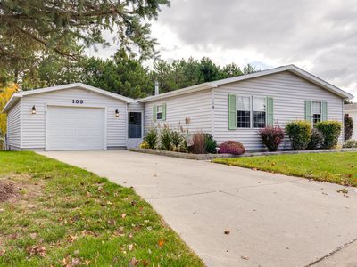 109 Cadgewith Blvd E