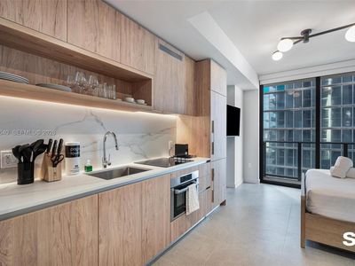 11 NE 6th St #2206