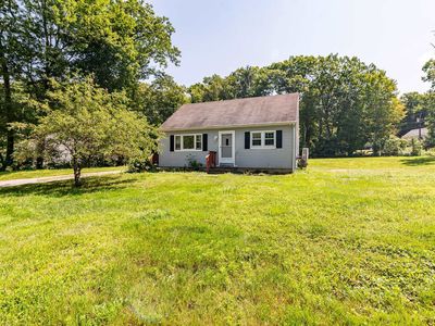 Property at 10 Hunter Drive, Raymond, NH