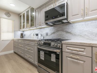 9906 Owensmouth Ave UNIT 11