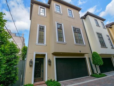 2419 Brazoria St #C