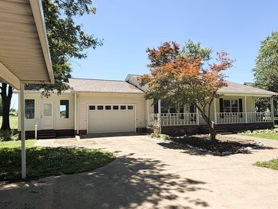 926 Lake Dr