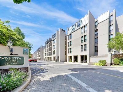 640 Winnetka Mews APT 403