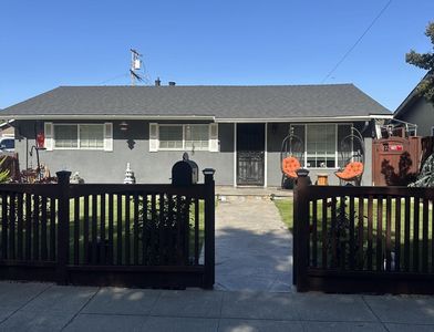 3885 Maui Dr