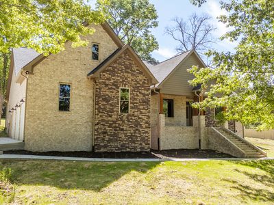 621 Bradley Ln