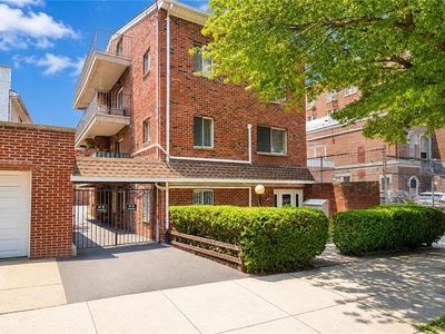 636 71st St APT 3
