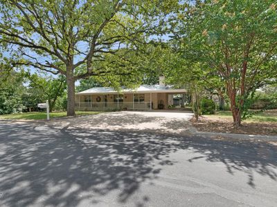 208 Oak Ln