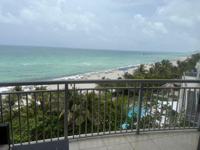 17375 Collins Ave #702