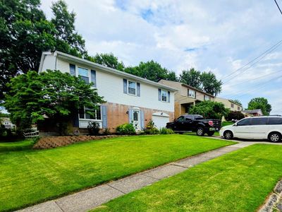 678 Lullaby Ct