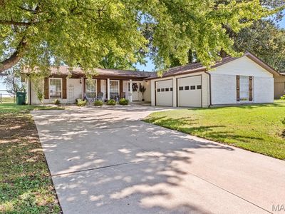 Property at 7 Lilac Dr, New Baden, IL