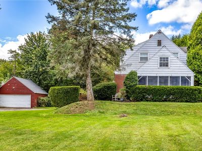 109 Rosewood Ave