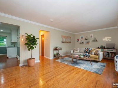 68 Regency Park