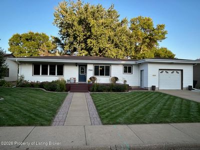 796 10th Ave W