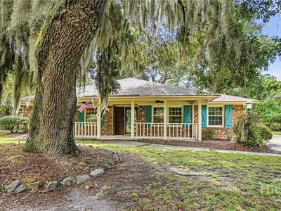 2421 Dolphin Drive