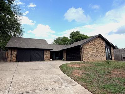 912 Stonehenge Dr