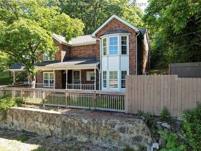 598 John St