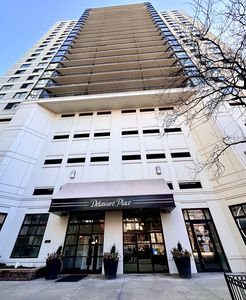 33 W Delaware Pl APT 7C