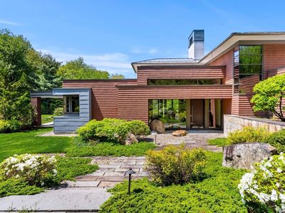 5 Redwood Cir