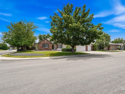 2247 E Gleneagle Dr
