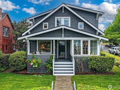5761 35th Avenue NE