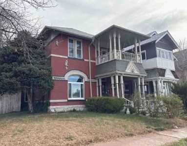 104 S Lincoln St