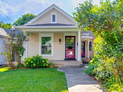 228 Saunders Ave