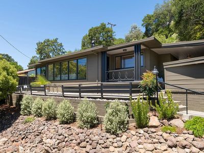 11 Sunview Avenue