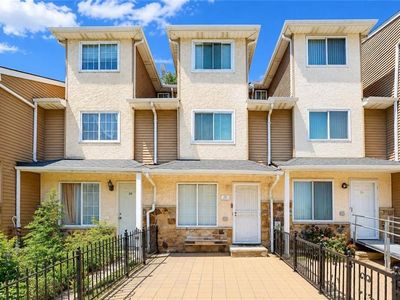 28 Long Pond Ln