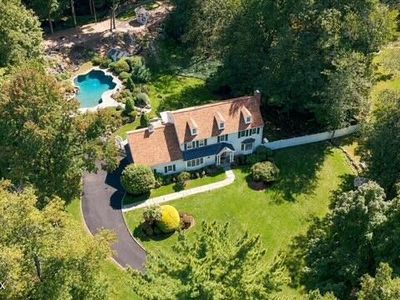 50 Londonderry Dr