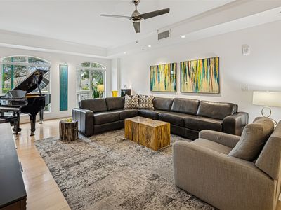 3401 Lee Pkwy APT 105