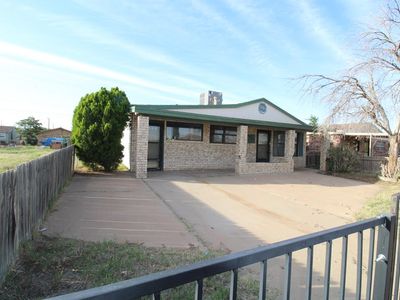 911 Snyder St