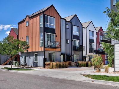 5570 W 11th Place