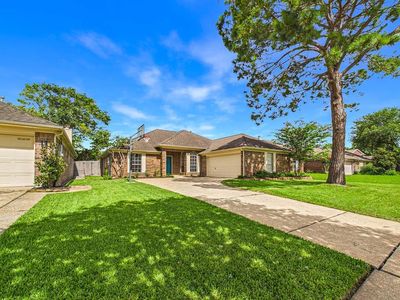 211 Hollander Ct