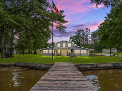 1035 Lake Dr