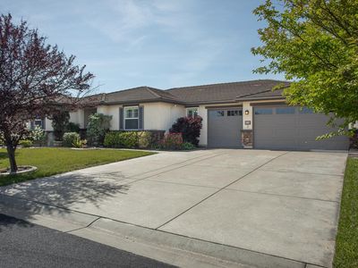 2042 Danforth Way