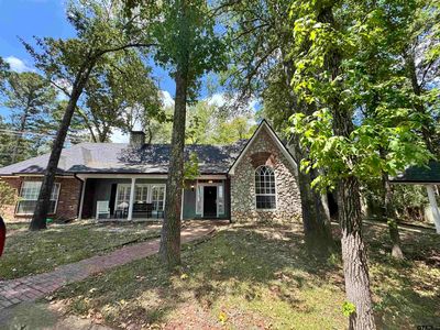 1630 Leisure Ln