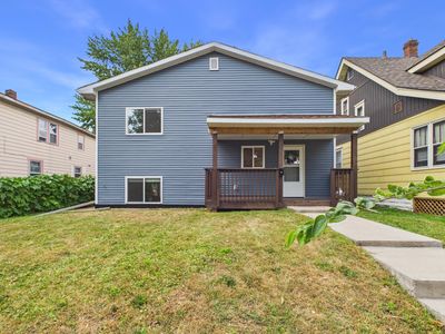 983 Cook Ave E