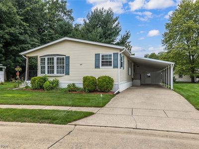 Property at 8 Jessica Ln, Olmsted Falls, OH