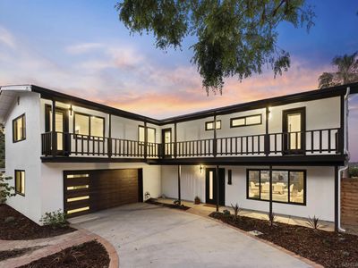 5777 Desert View Dr