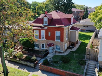 2608 N Merrimac Ave