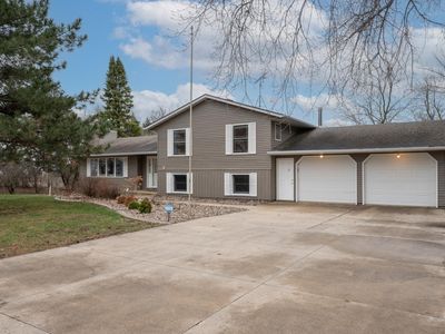 7332 Valleyhigh Rd NW